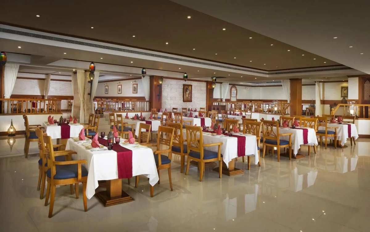 Курортный отель Sofitel Al Hamra Beach Resort