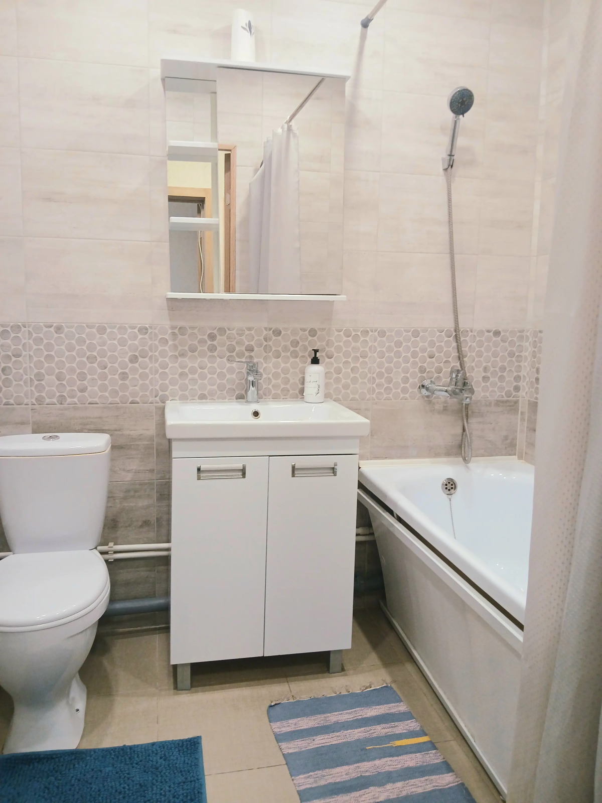 Апартаменты Димитрова, Вату., Придача