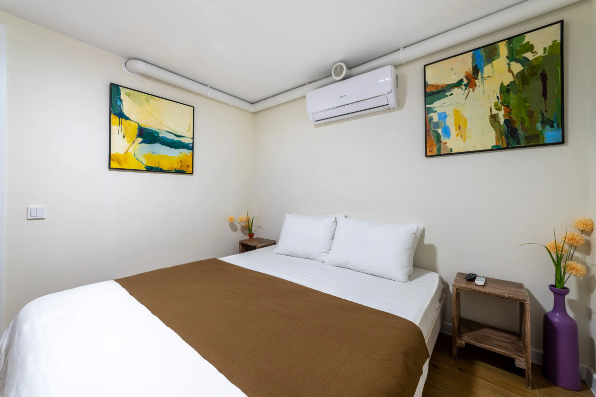 Квартира в эко стиле с собственным двориком для отдыха