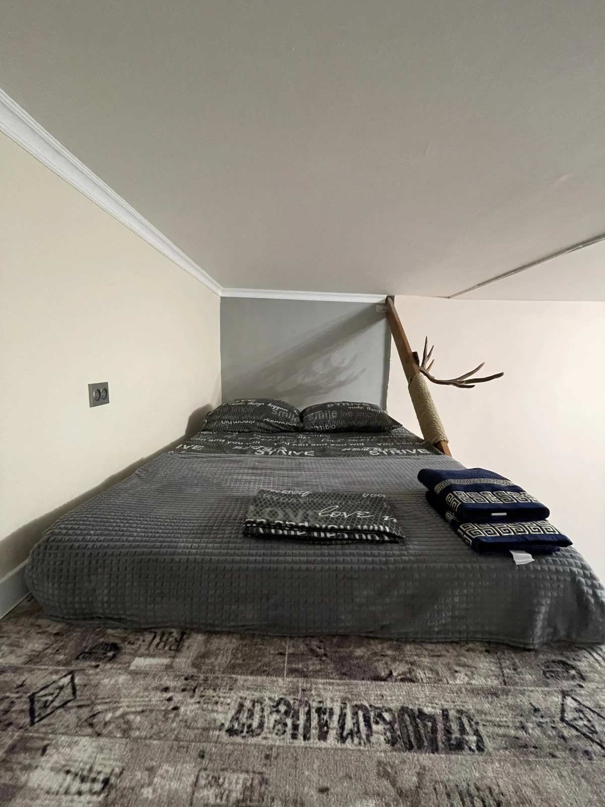 Квартира Двухкомнатная на площади Революции