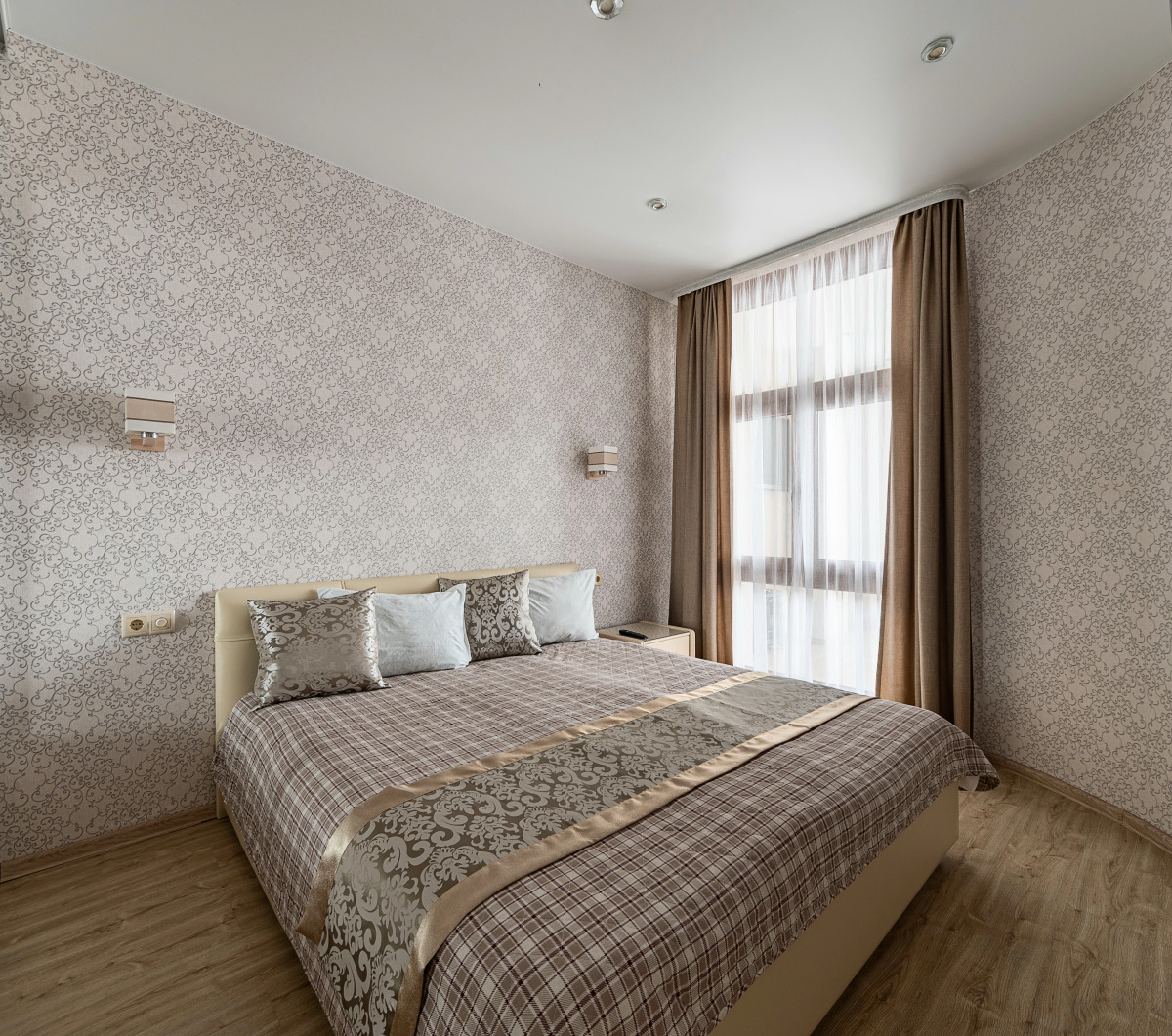 Апартаменты 2-комнатные в центре на Тигровой