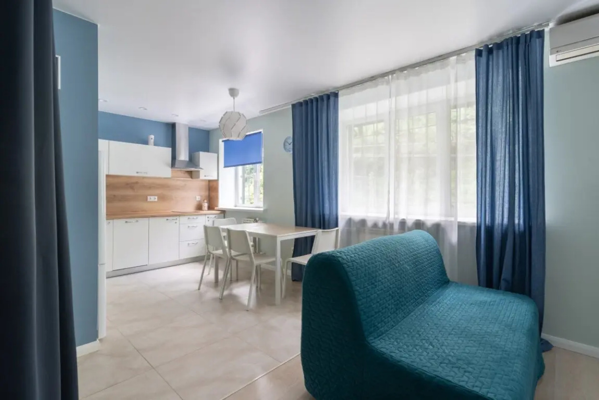 Апартаменты классическая студия с двуспальной кроватью и диваном