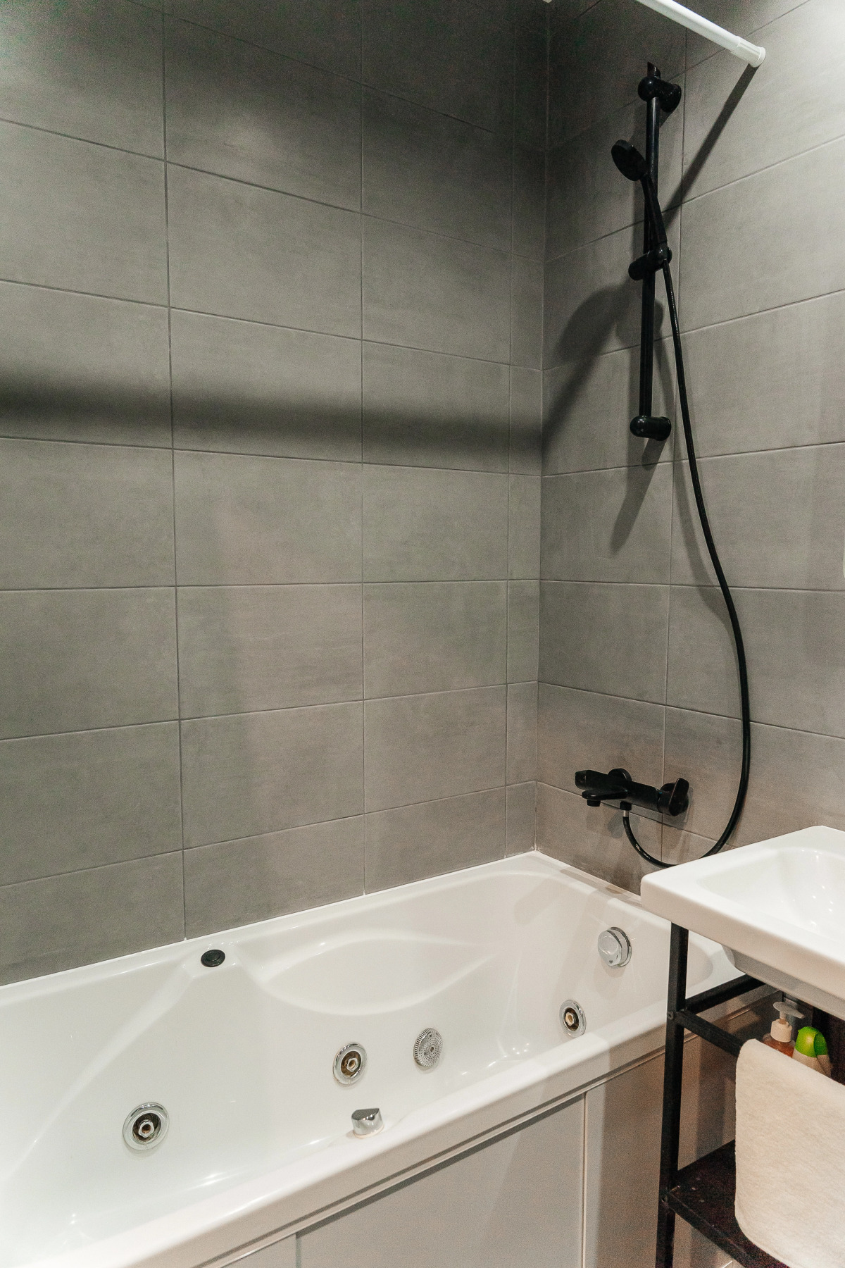 Квартира Стильная Студия с Джакузи Рядом с ЖД Вокзалом