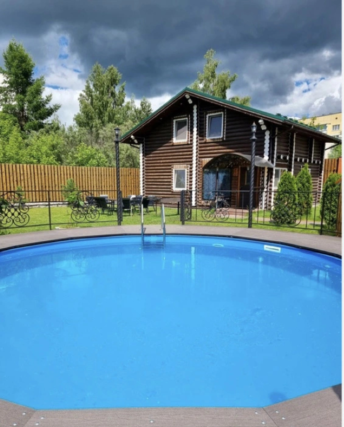 Дом с Бассейном