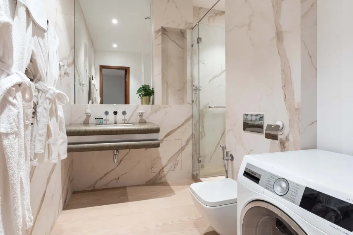 Студия для двоих на 74-м этаже