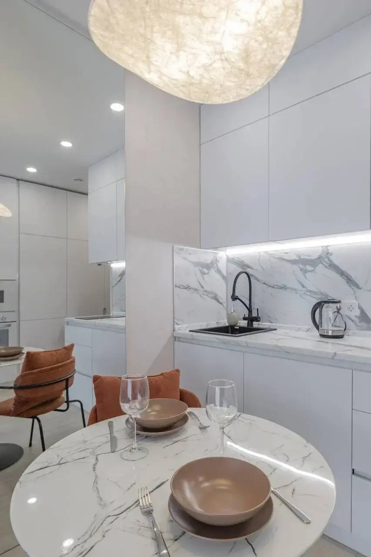 Квартира с большим балконом у метро