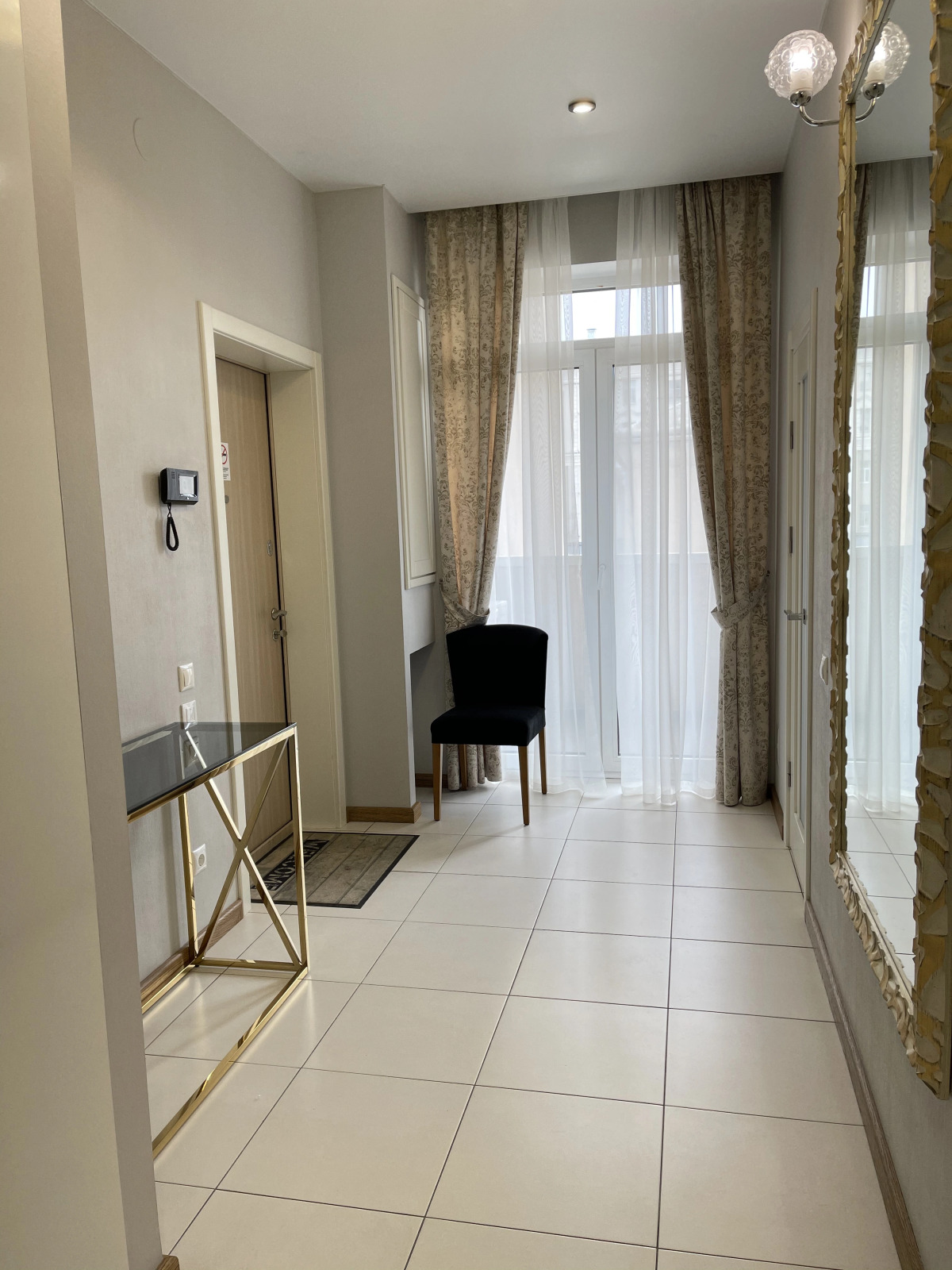 Апартаменты 4-комнатные HomeApart Сторожовская, 6