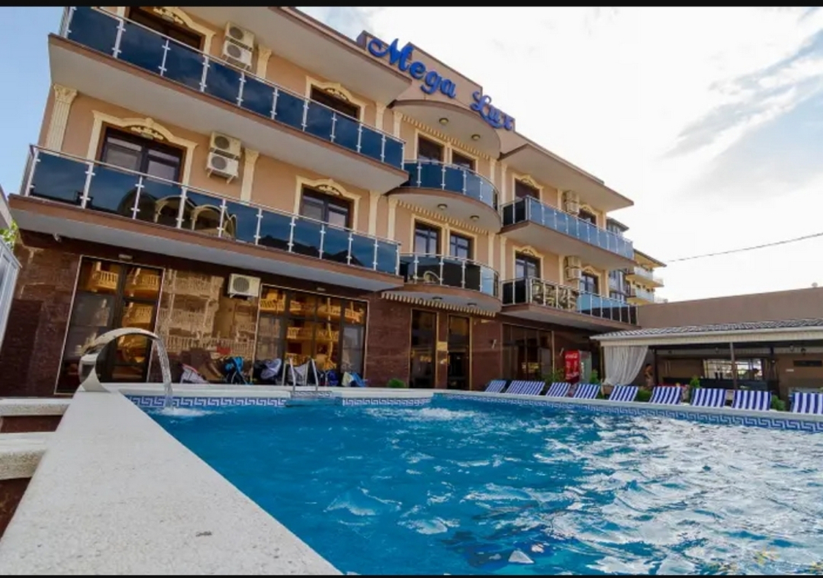 Hotel Mega Lyuks