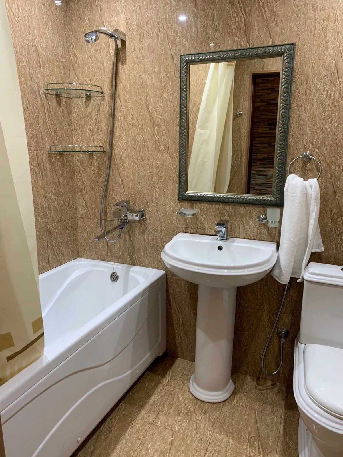 Апартаменты "Эленика" 2-х комнатная Квартира с выходом в парк в Центре города