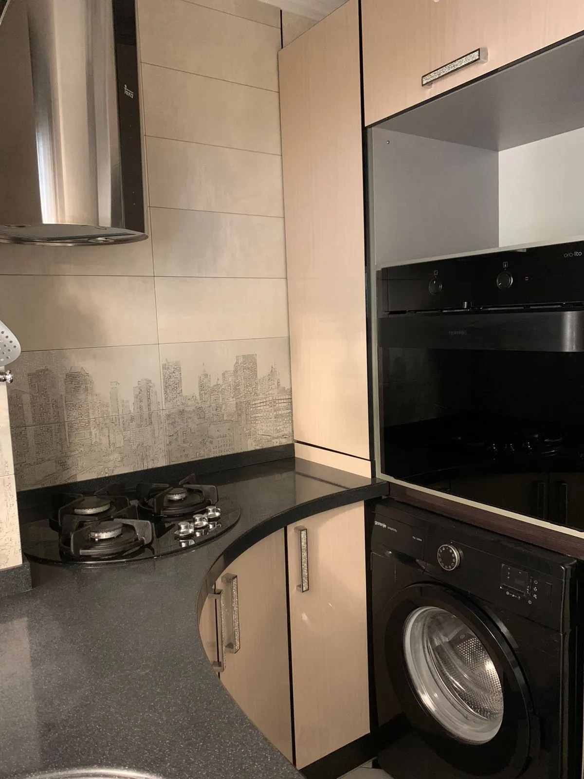 Апартаменты "Эленика" 2-х комнатная Квартира с выходом в парк в Центре города