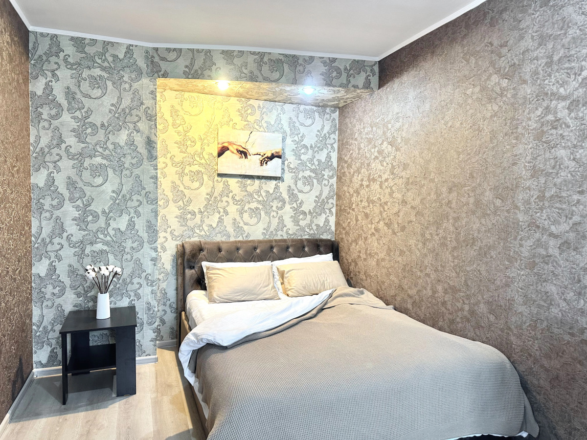 Апартаменты трехкомнатные на Океанском проспекте 140