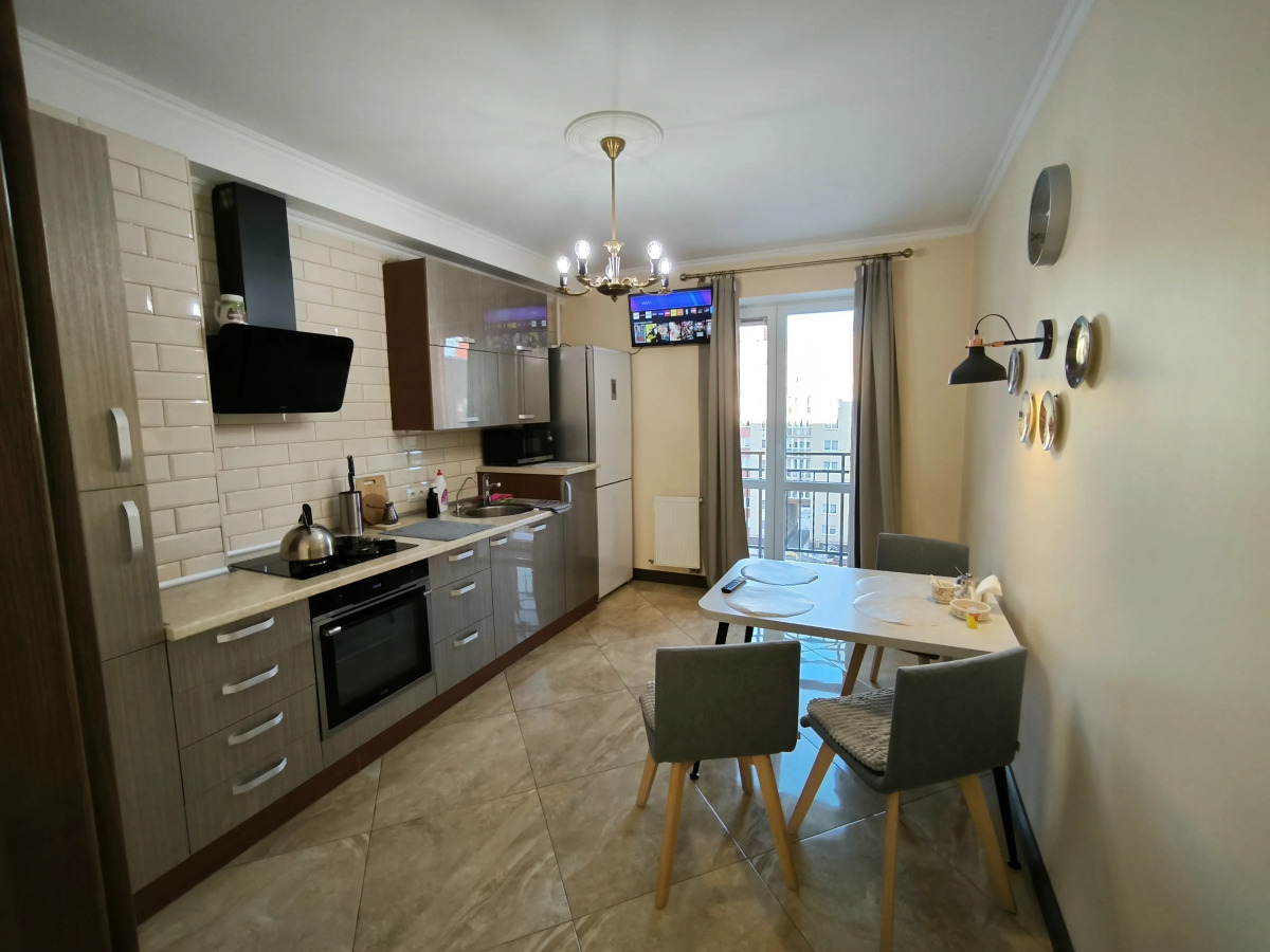 Апартаменты на 8-м этаже в центре, 70 кв. м.