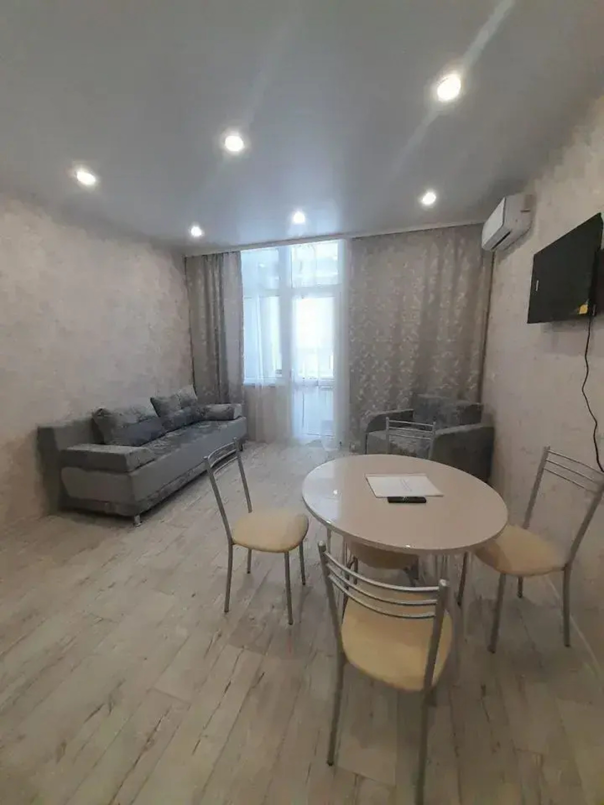 Квартира Комфортабельная на 50-летия Победы 10