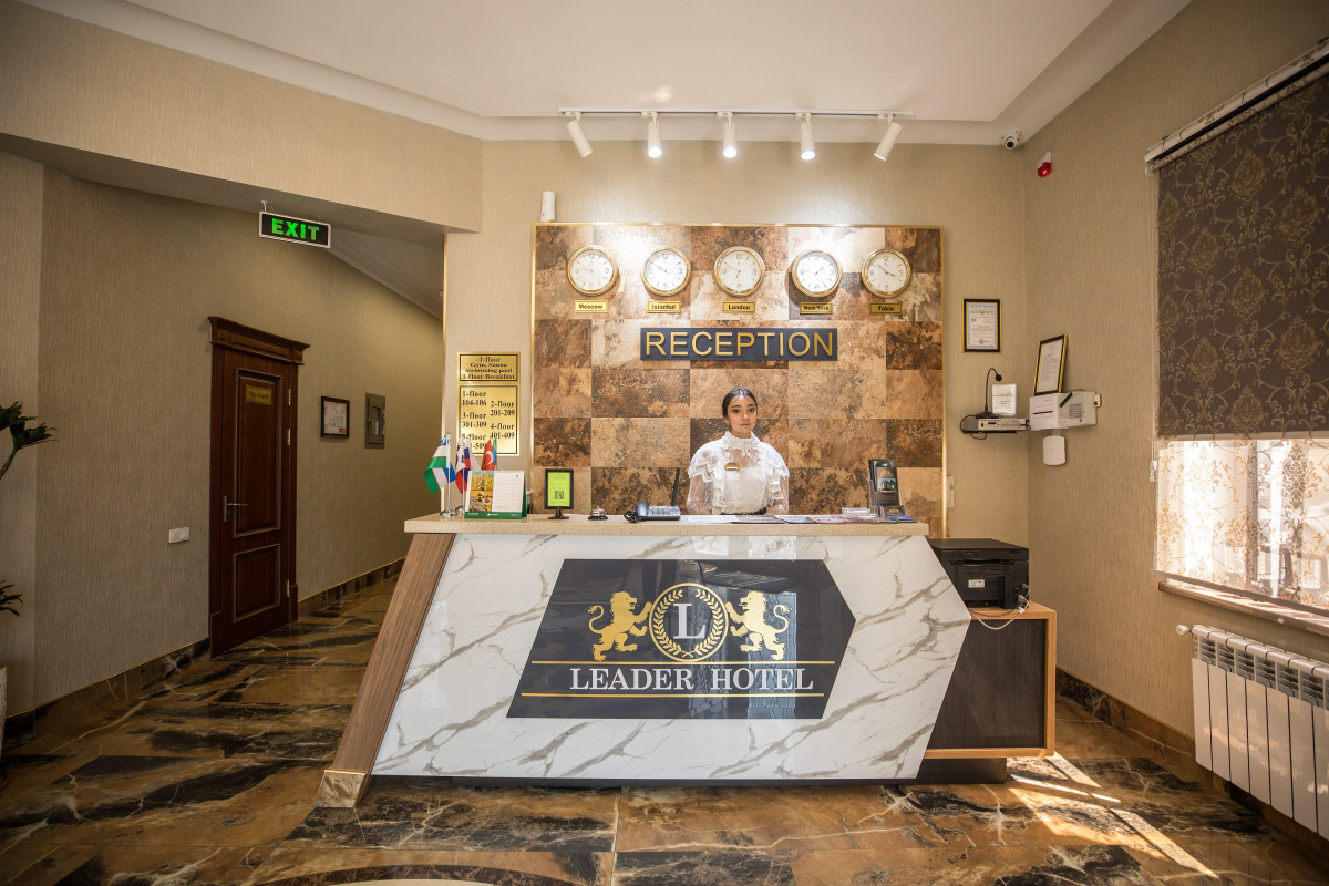 Отель Leader