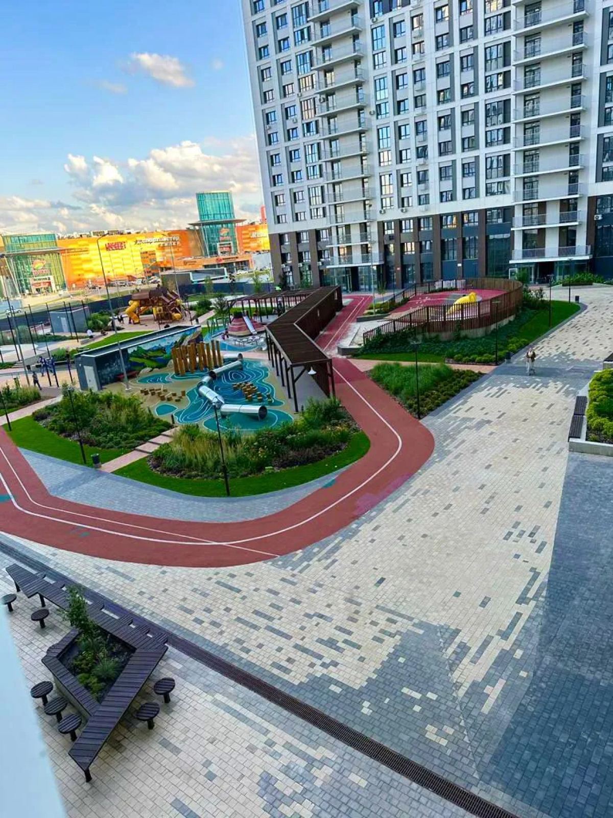 Трехкомнатная Просторная Квартира на 6 гостей у ТЦ Планета и Аквапарка