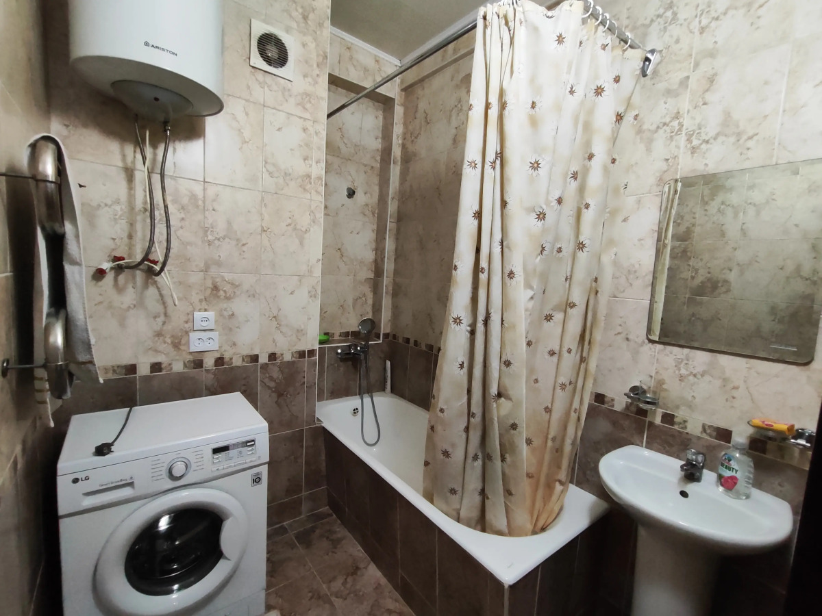 Апартаменты просторные двухкомнатные в центре Бишкека