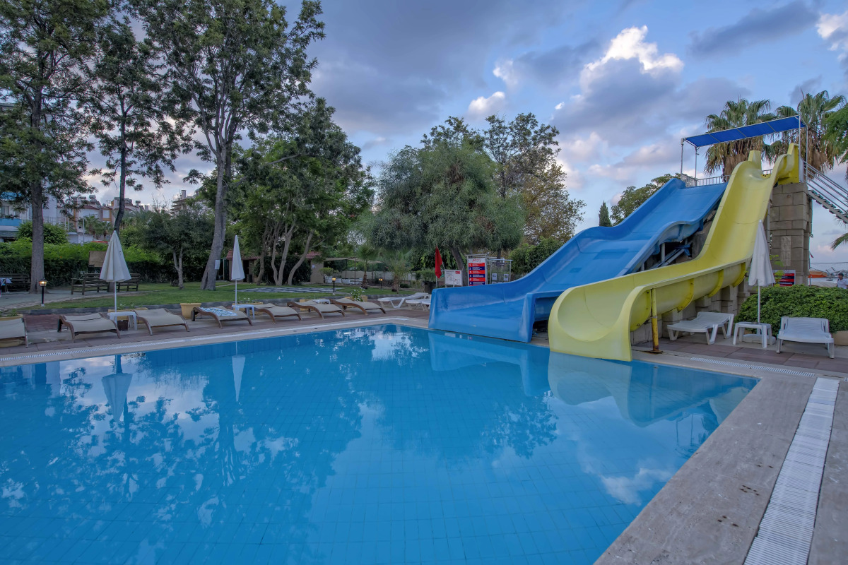 Armas Green Fugla Beach