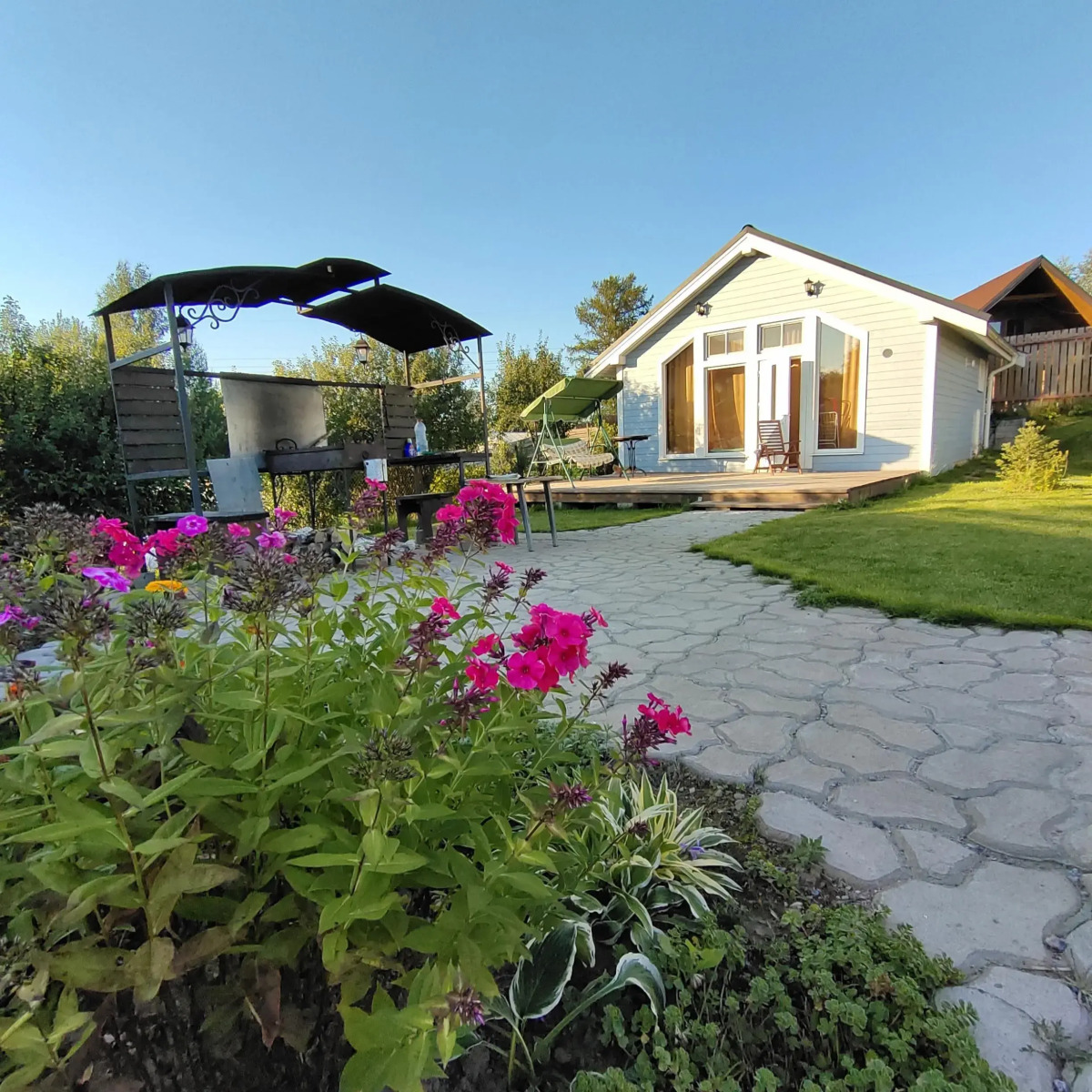 Гостевой Дом Уютный Домик с Террасой