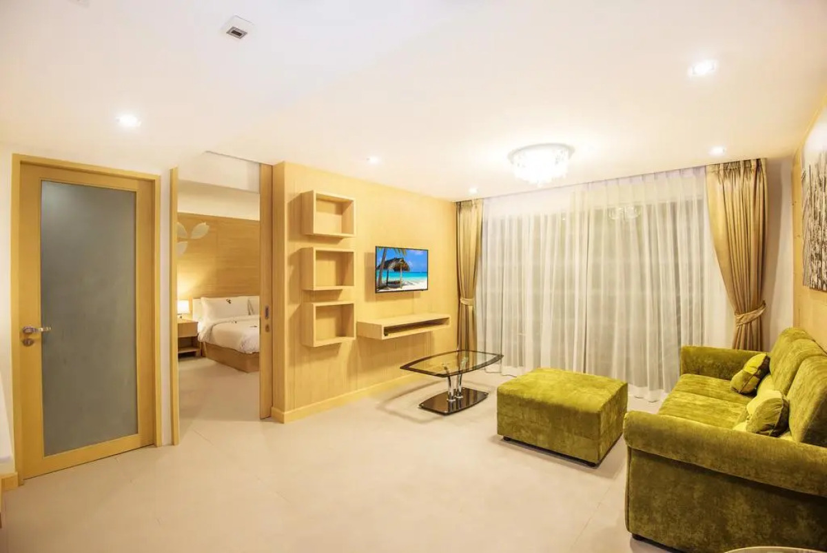 Отель Clarion Patong Beach