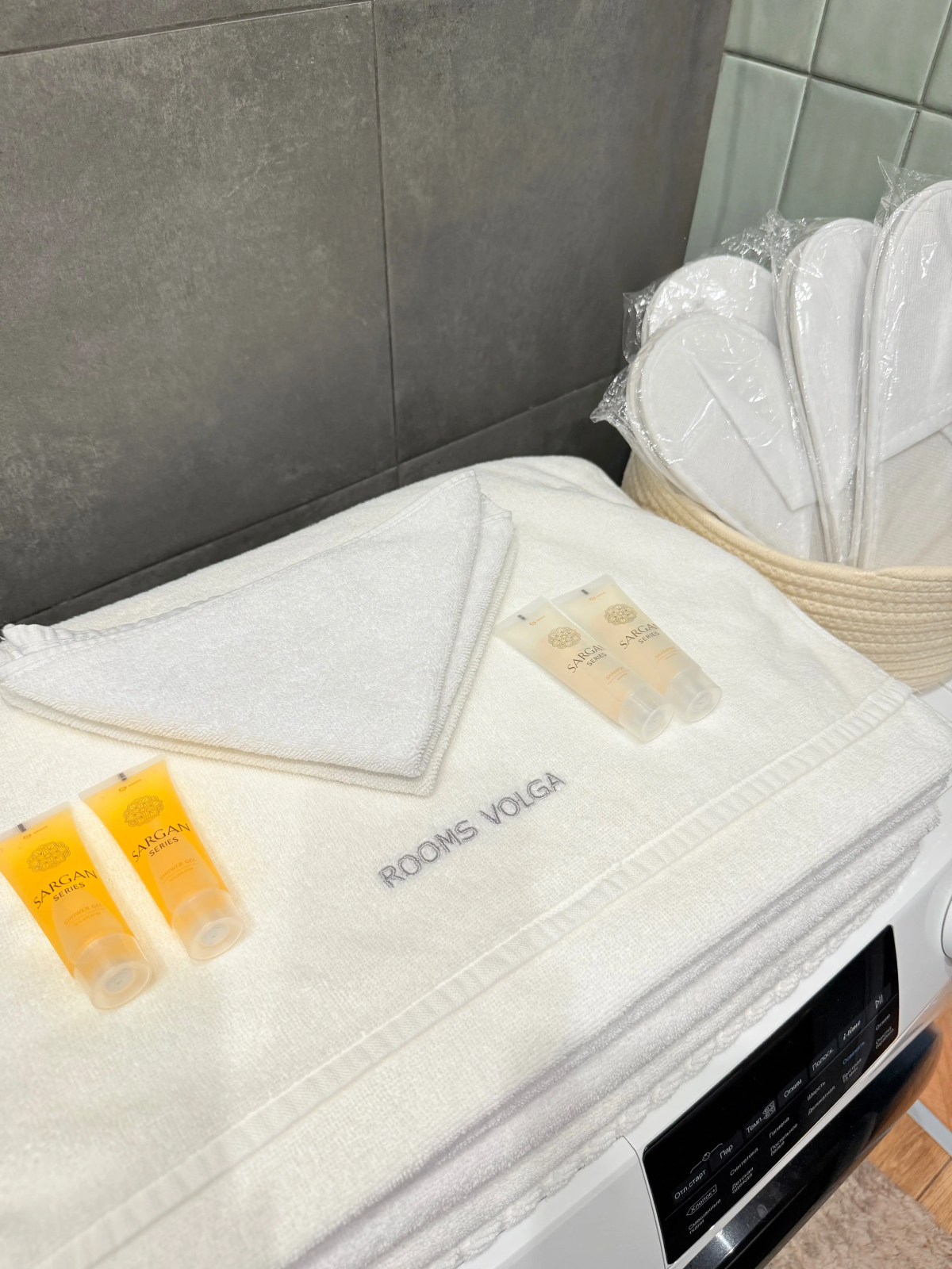 Квартира Роскошная двухкомнатная квартира в сталинке с видом на Аллею Героев