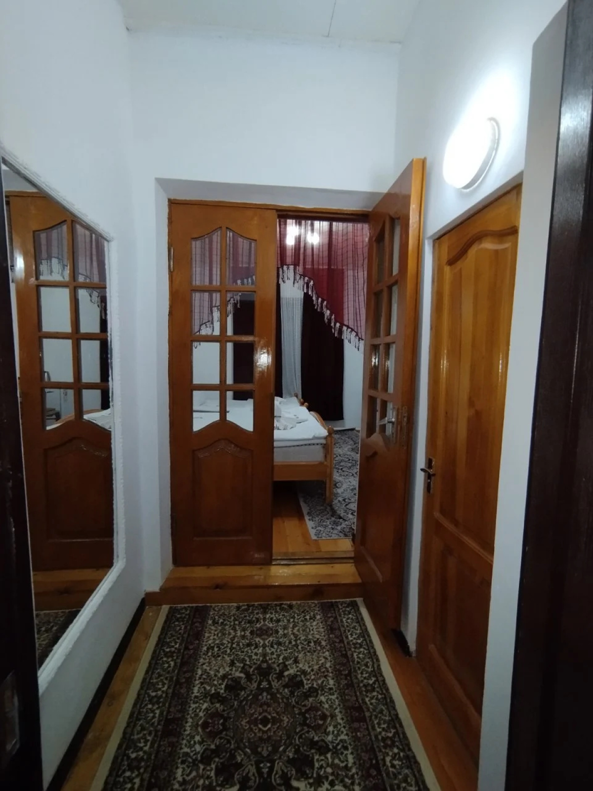 Отель Parvina