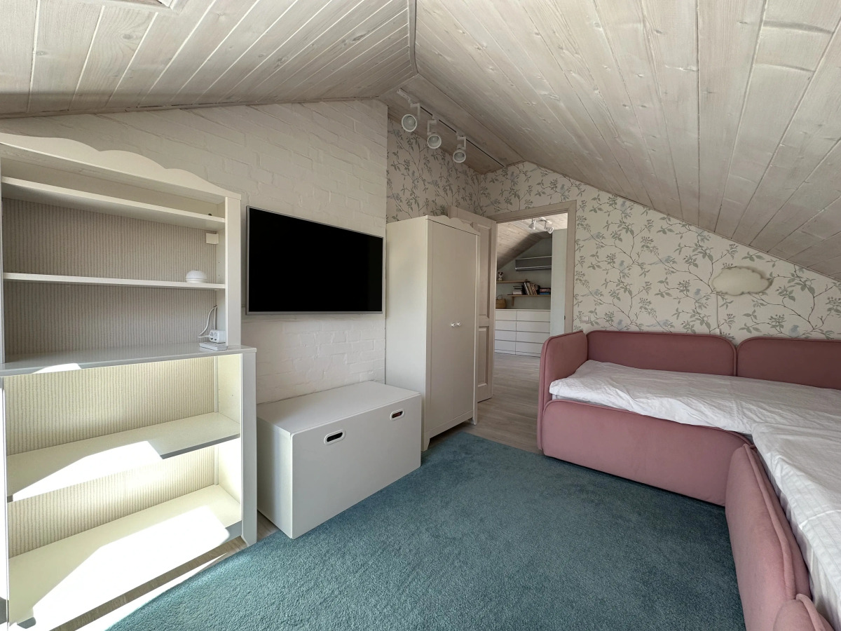 Апартаменты с двумя спальнями в частном доме