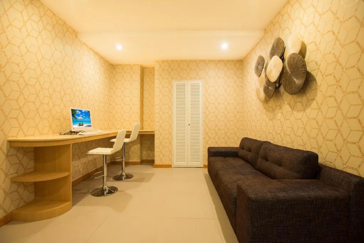 Отель Clarion Patong Beach