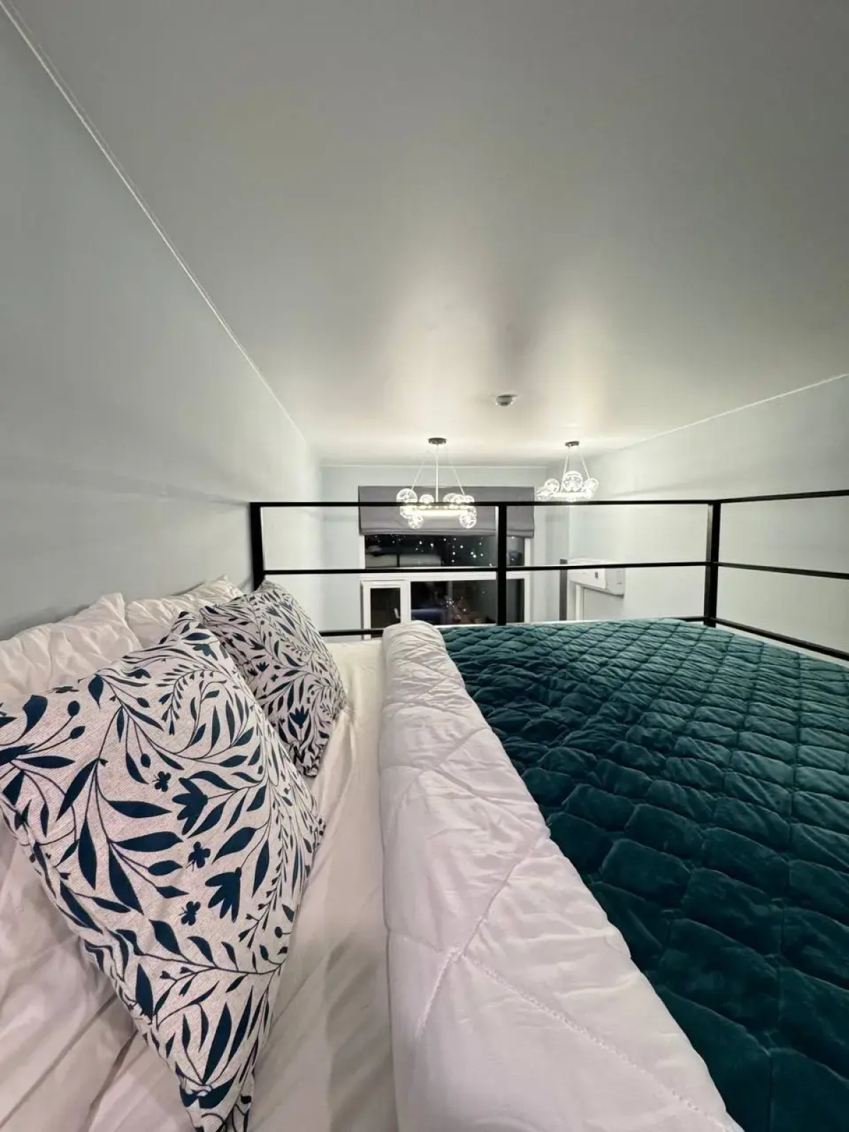 Двухуровневые Апартаменты на Нагорной с красивым видом из окна