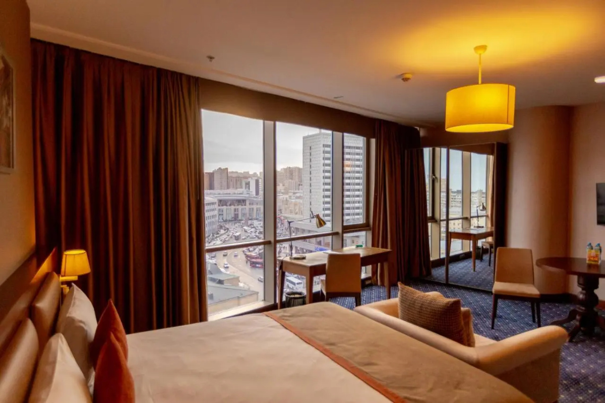 Parkside Hotel & Apartments