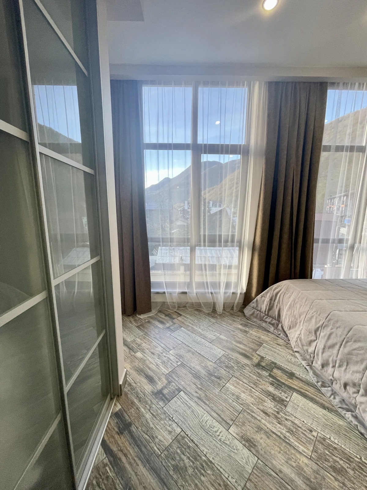 Квартира Огромная трехкомнатная квартира напротив подъемника