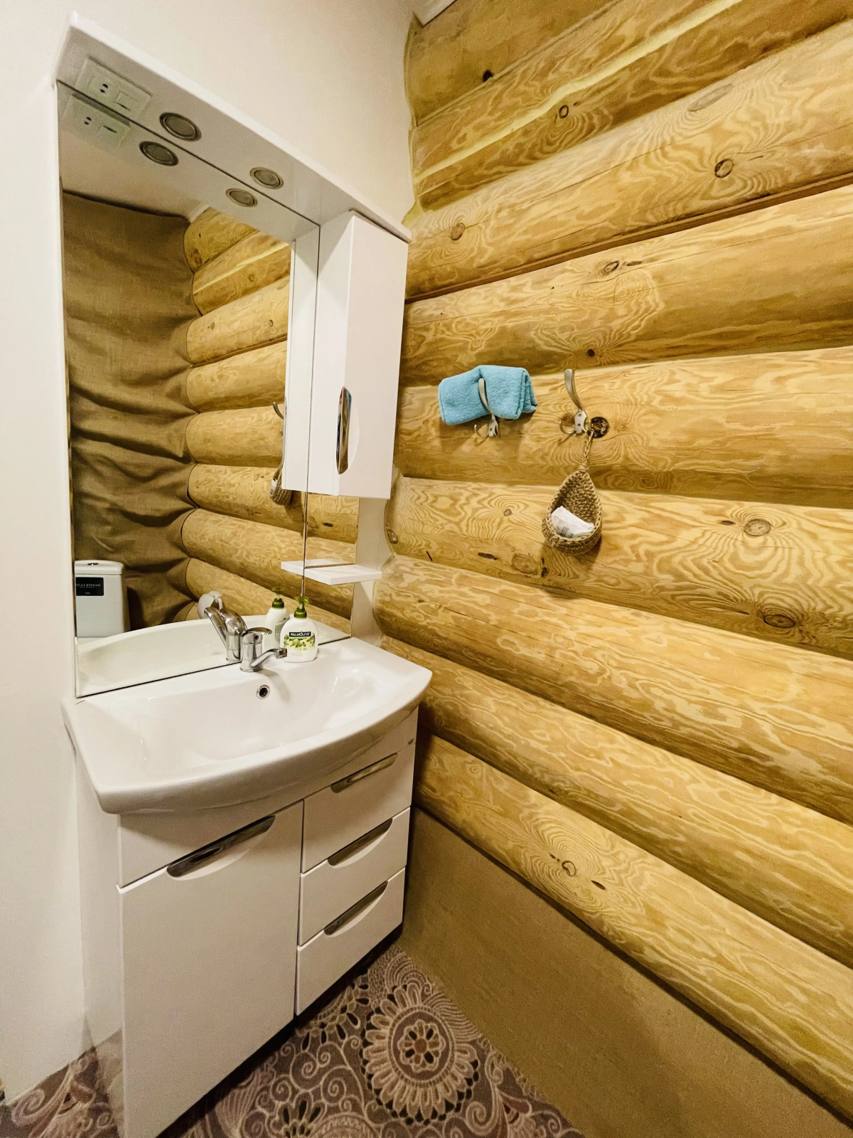 Tri Bogatyrya Guest House