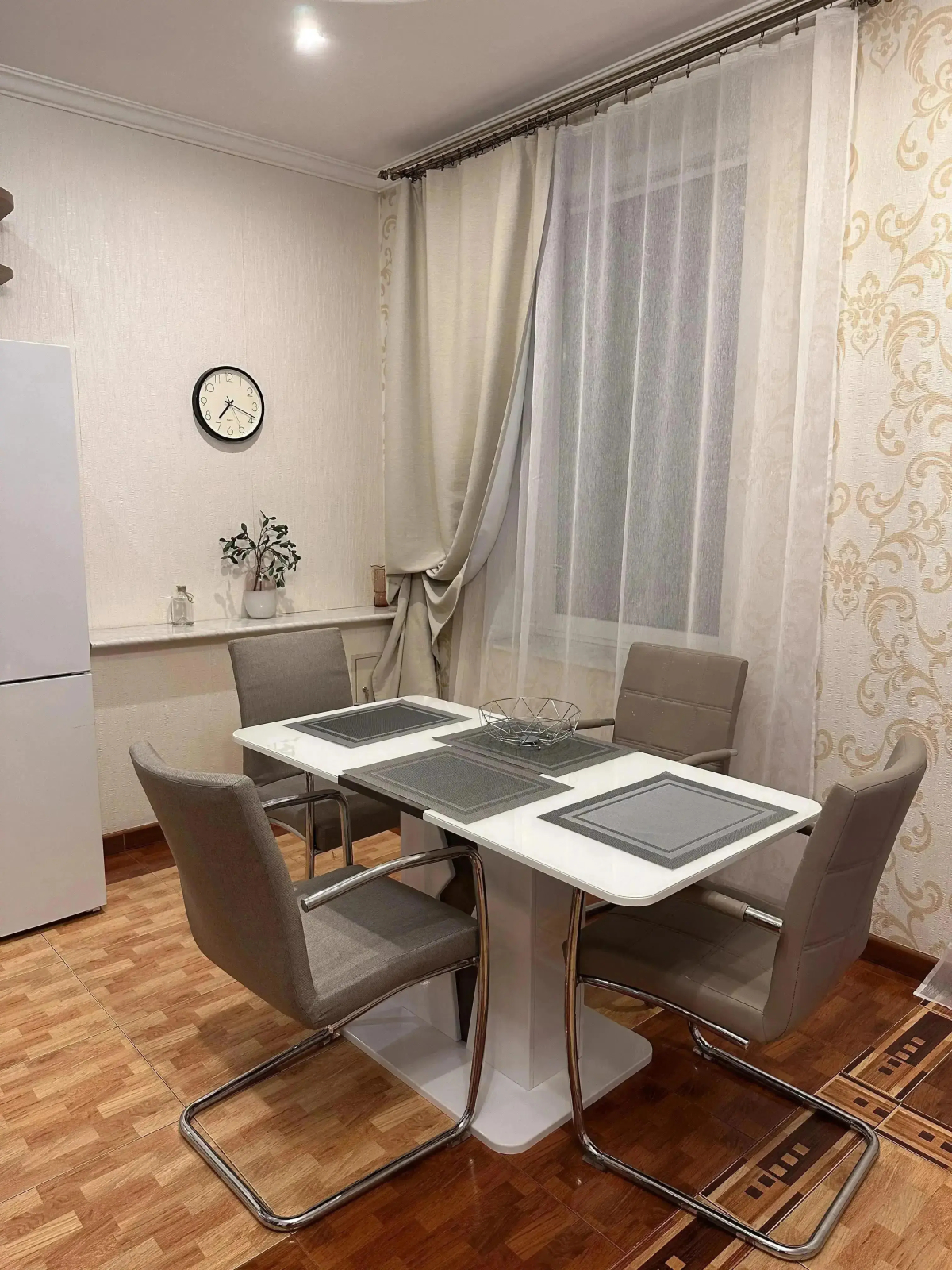 Квартира Трехкомнатная Каштановая аллея