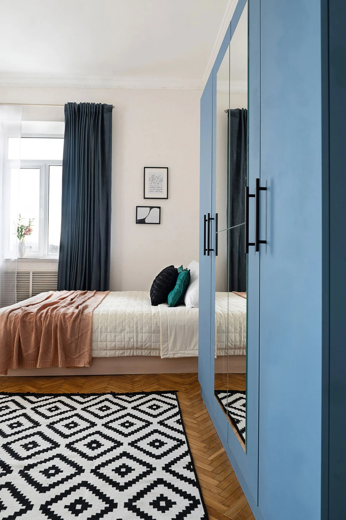 Апартаменты с Видом на Садовую