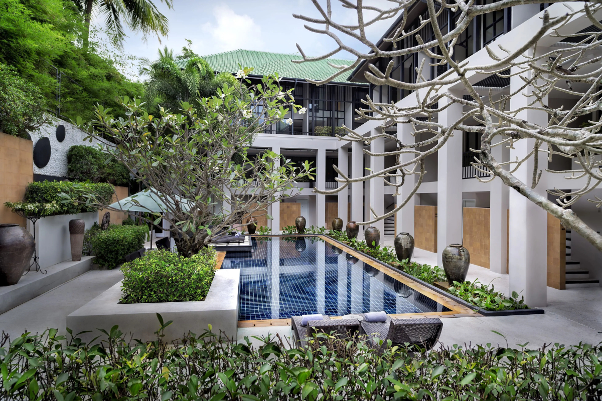 Отель OUTRIGGER Surin Beach Resort