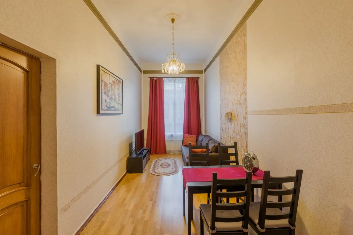 Апартаменты у Эрмитажа 12 гостей Б.Конюшенная 12