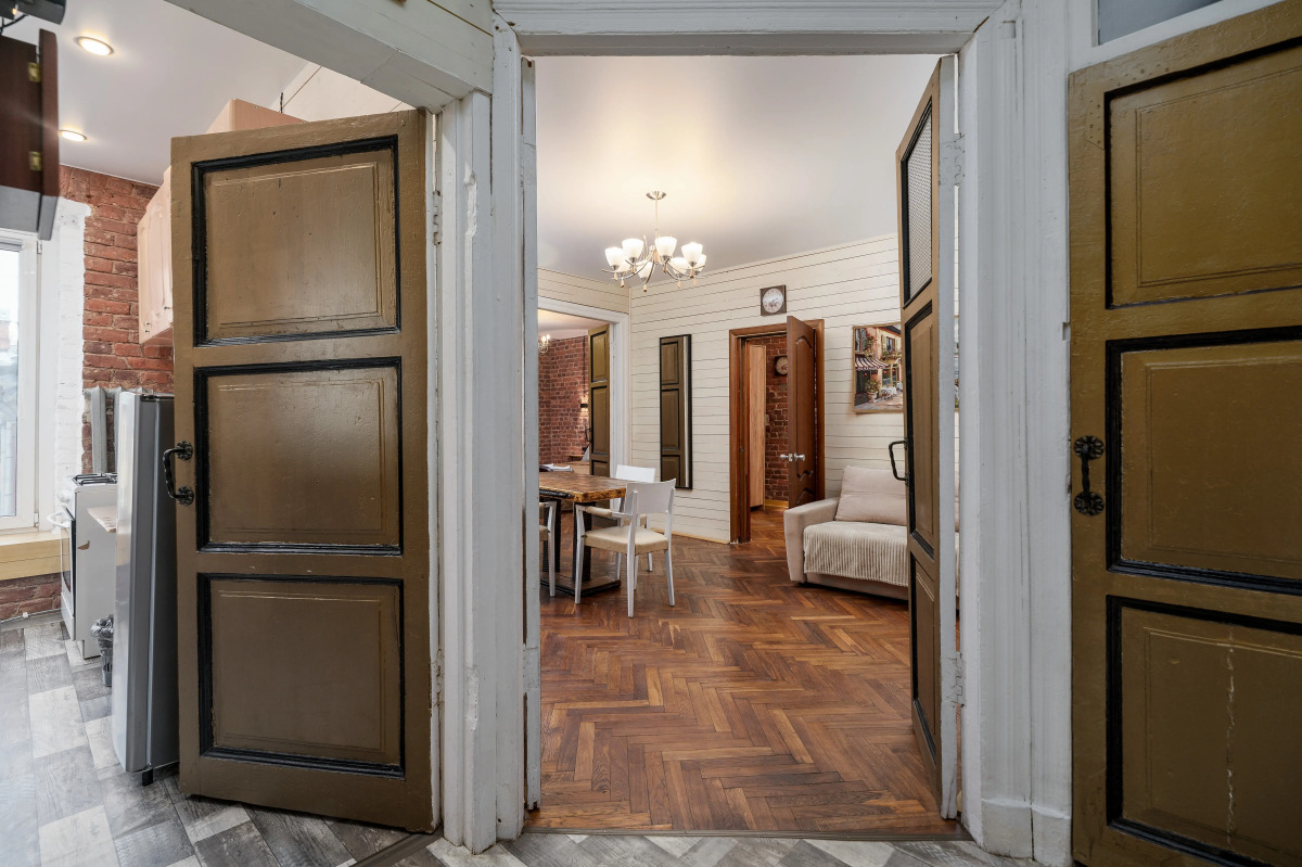 Апартаменты SREDNYAYA PODYACHESKAYA 6 APARTMENTS Просторные трехкомнатные апартаменты Park Lane Inn для 3-х взрослых