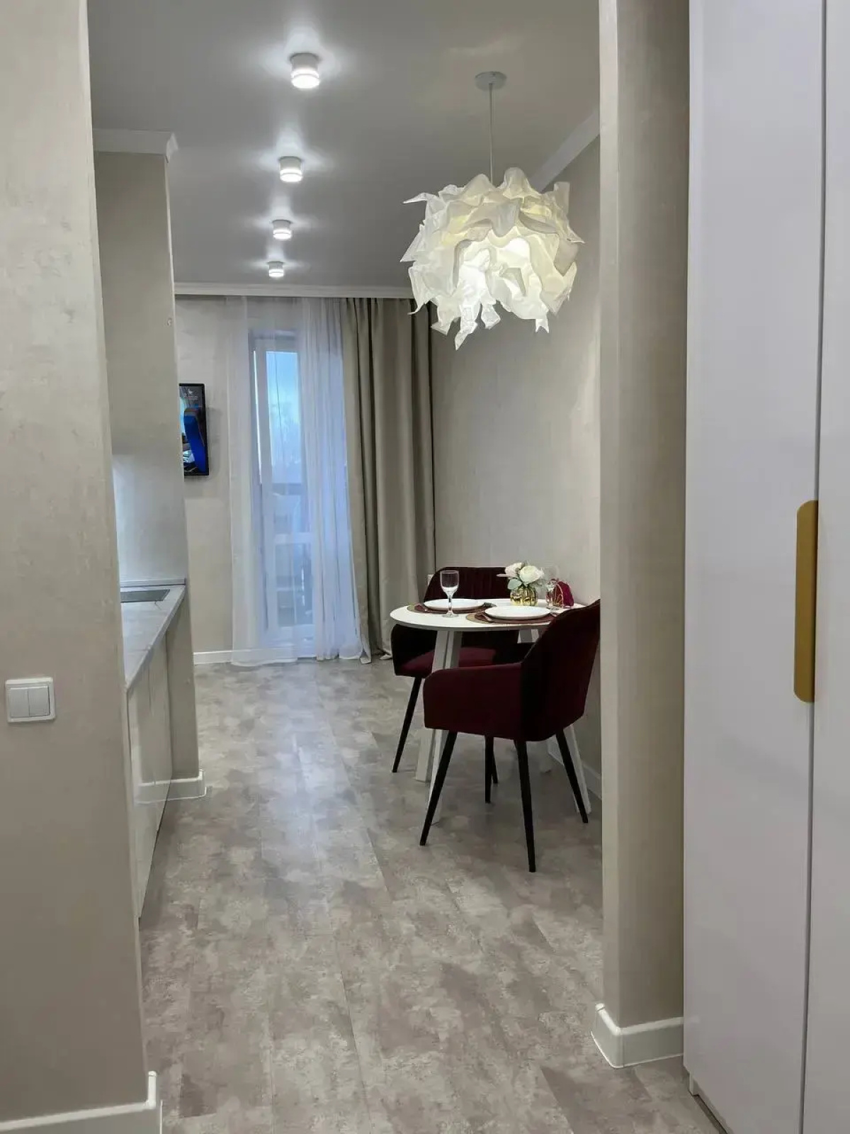 Квартира HelenRooms – уютная квартира на Набережной