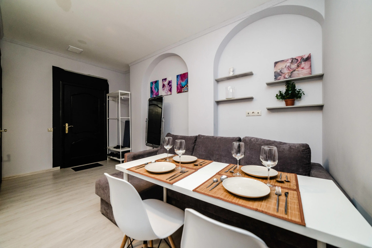 Апартаменты Жуковского 1/2/10 с2 (102)