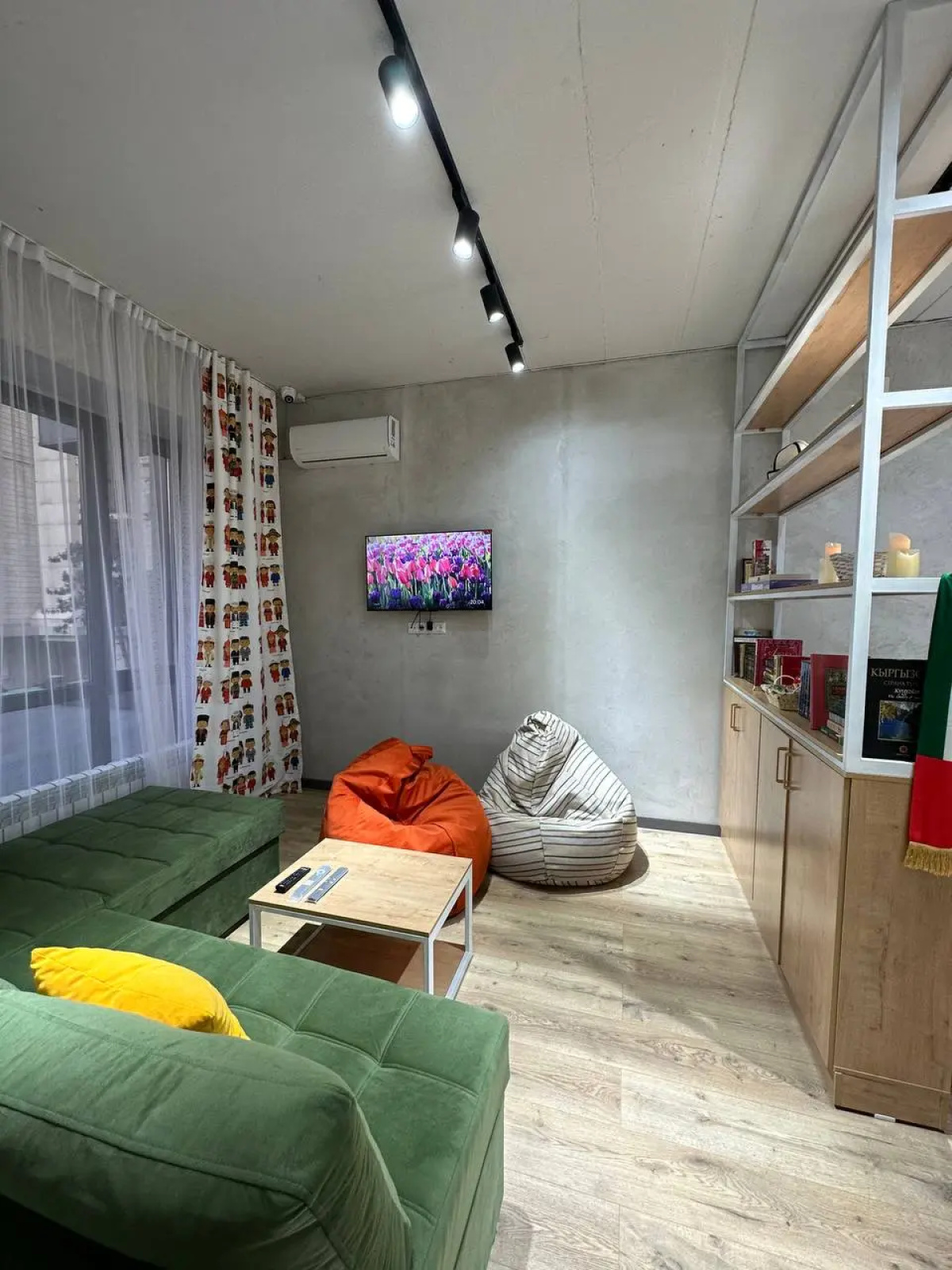 Хостел izzzi hostel Bishkek