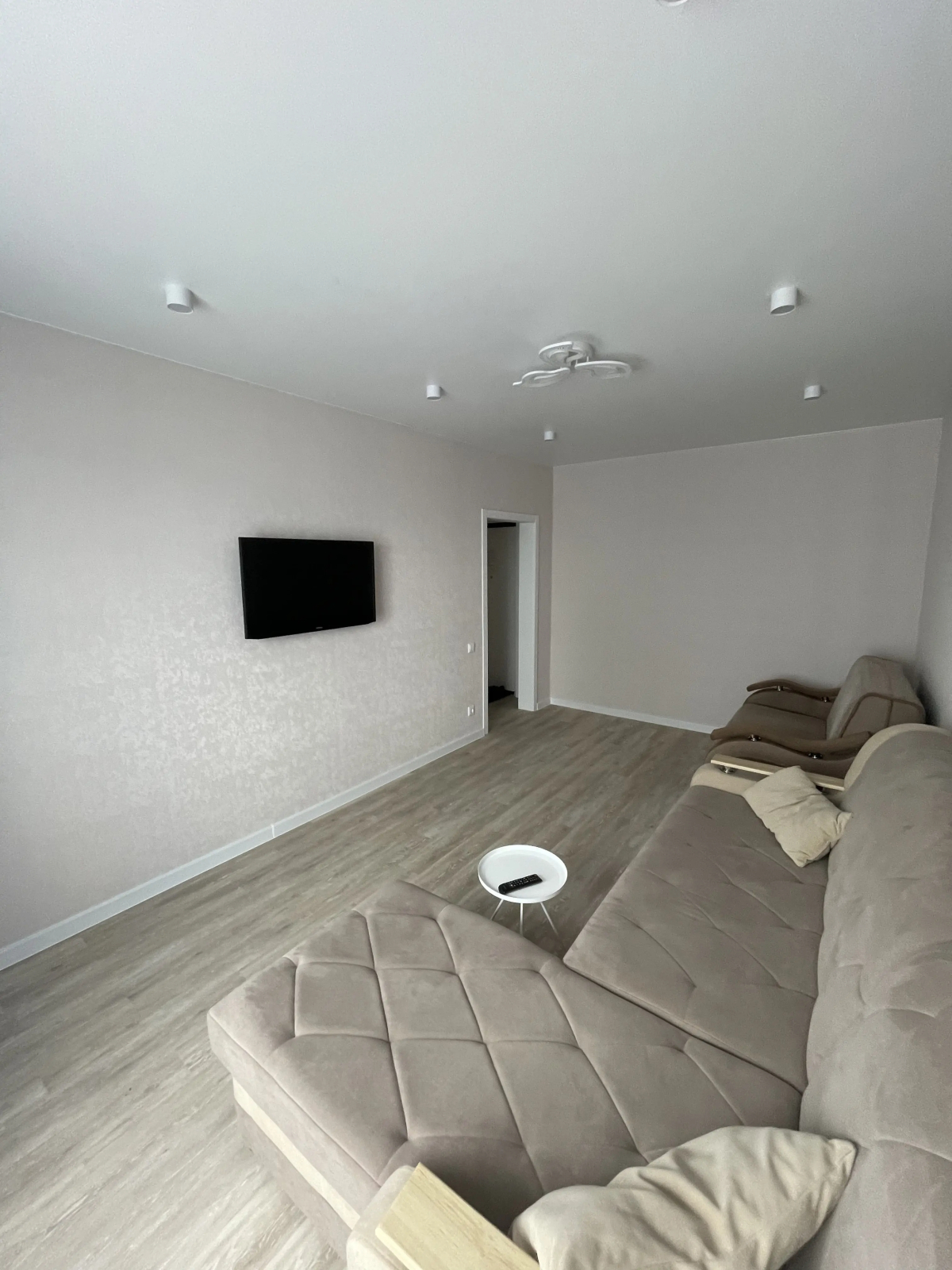 Квартира Ясный Берег 33 (9 этаж)