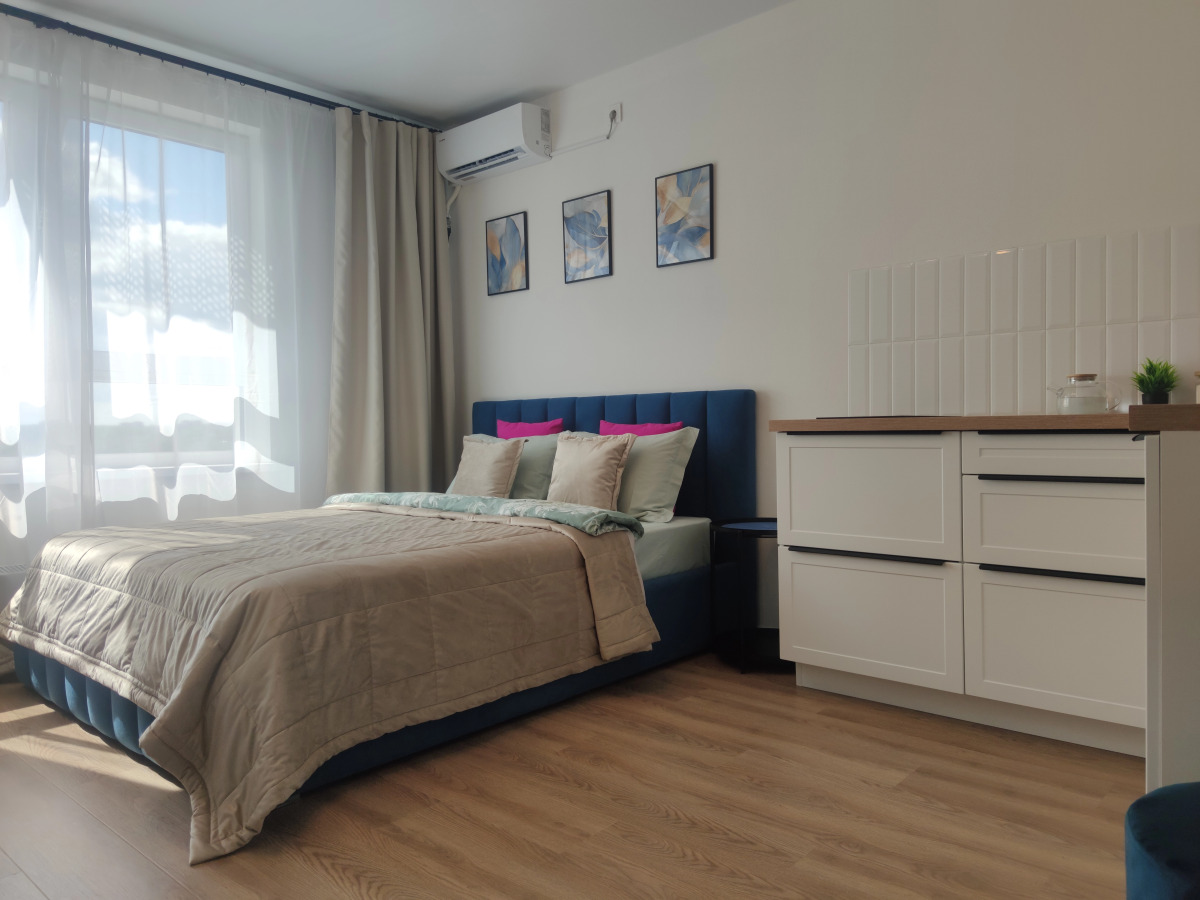 Квартира Современная Студия с большой кроватью и кондиционером