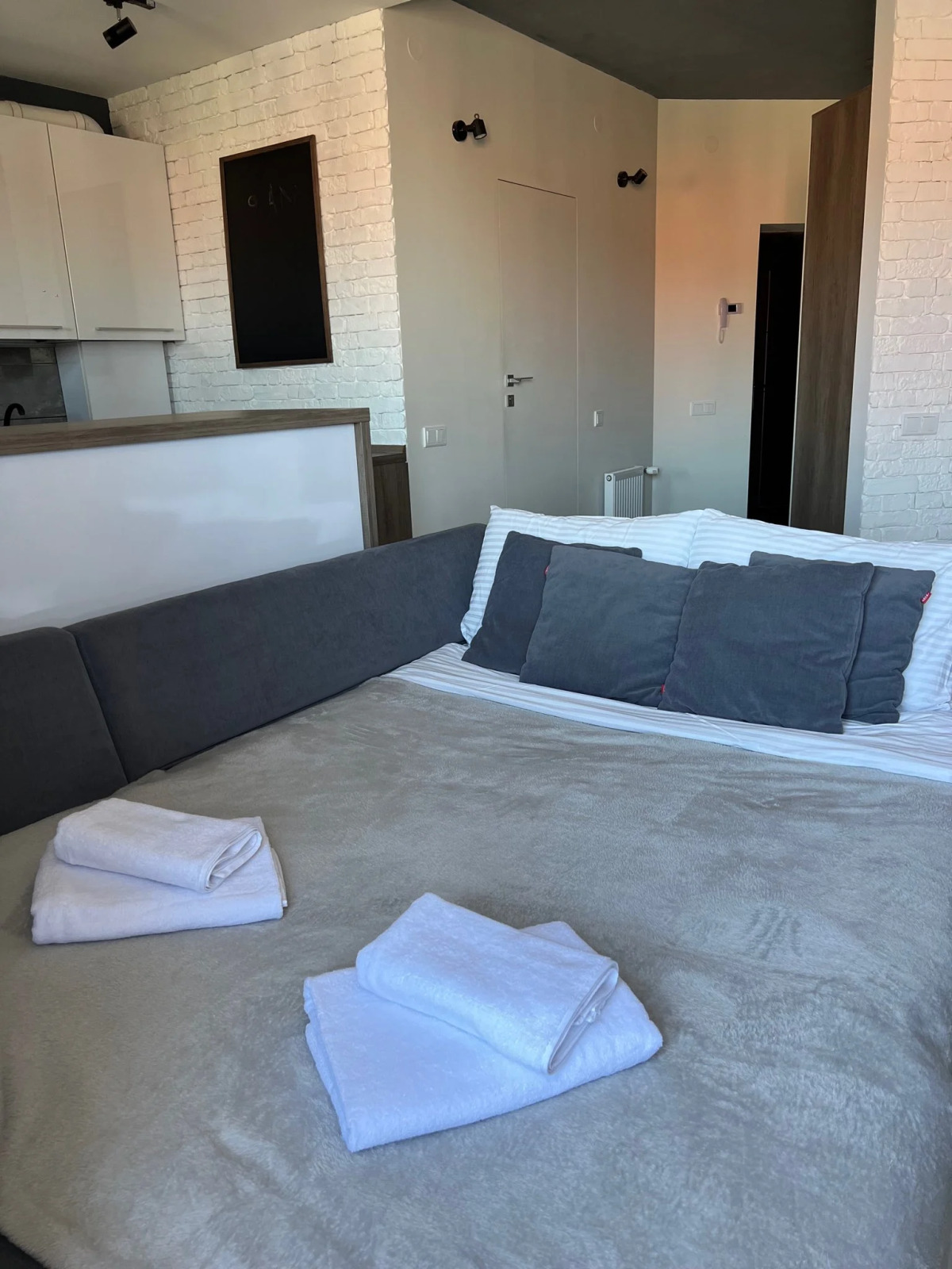 Апартаменты Стильная студия на побережье