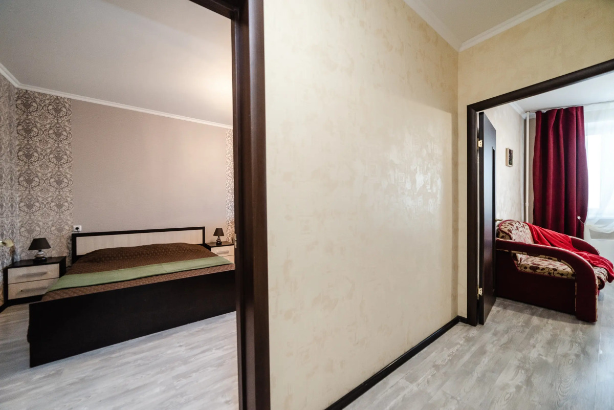 Апартаменты у метро с видом на писательский городок