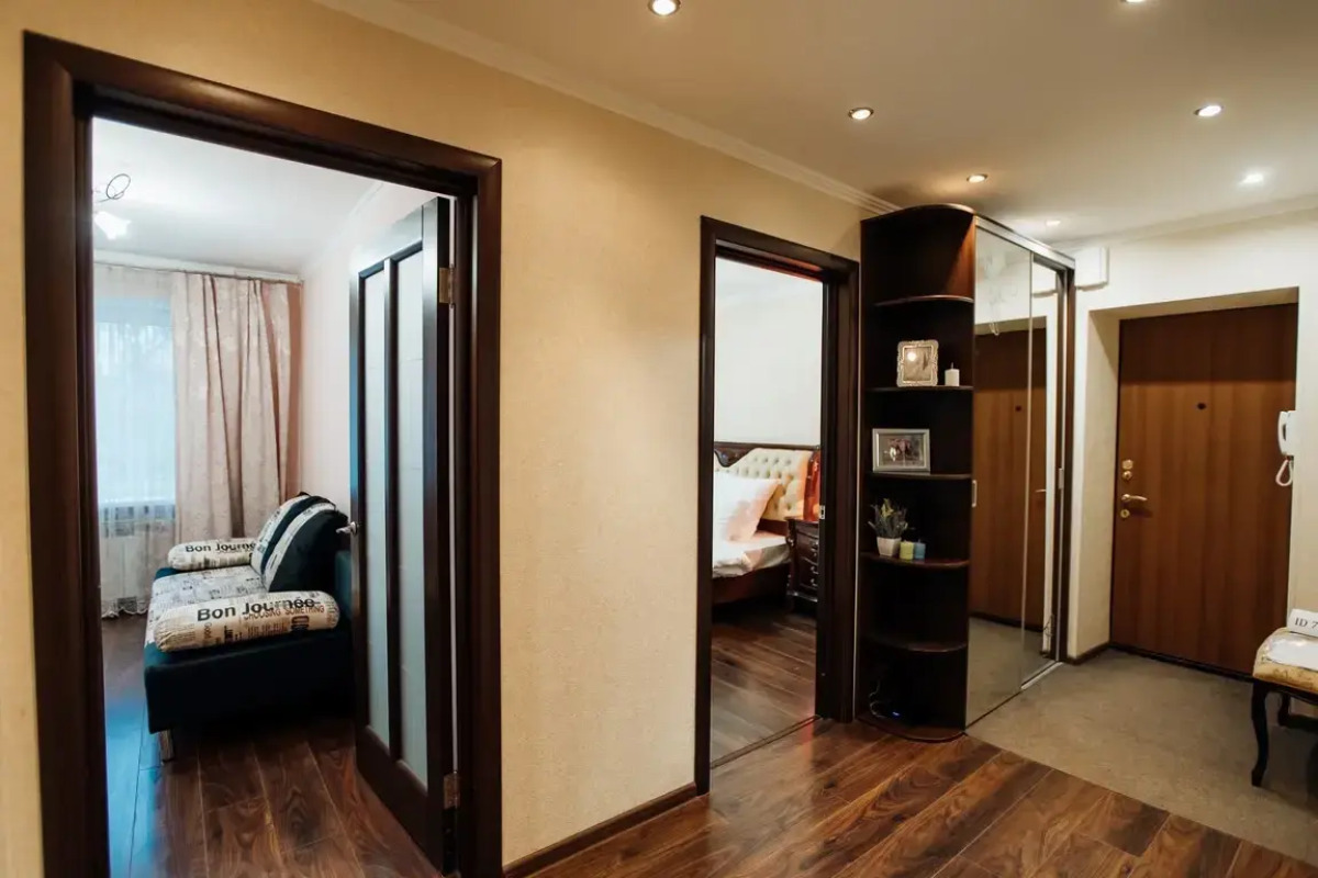 Апартаменты Трехкомнатные на Энгельса