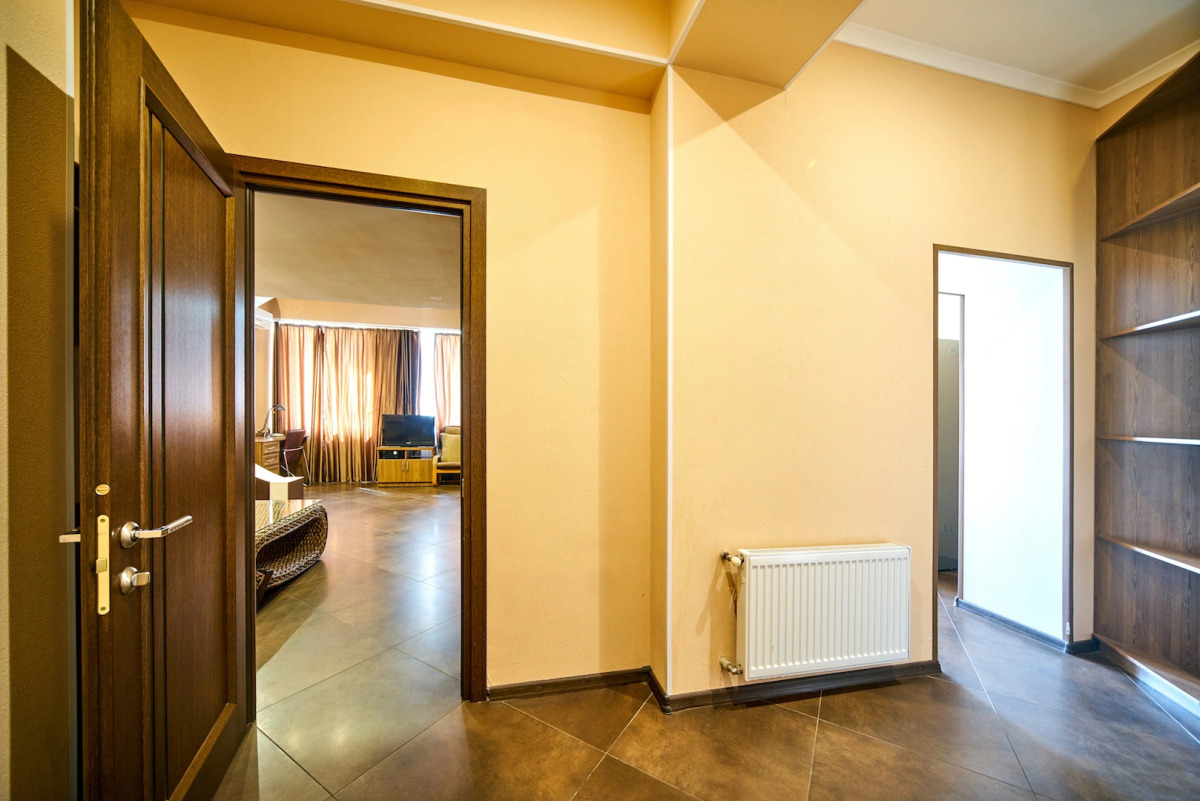 Двухуровневые апартаменты у моря на Античном