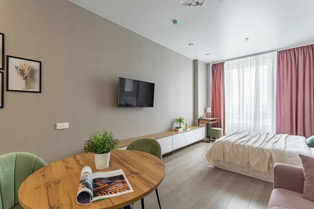 Апартаменты Просторная студия в центре на ул. Горького 23а Сова-Дом