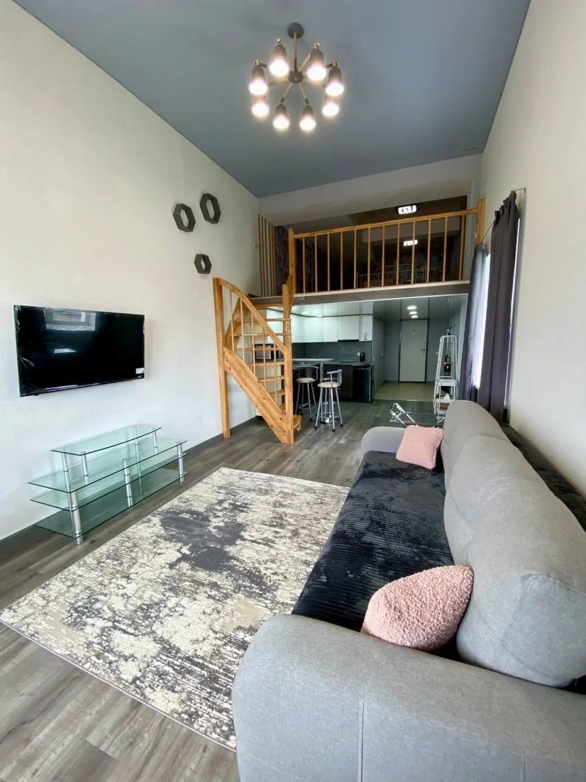 Квартира Просторная студия в центральной части города