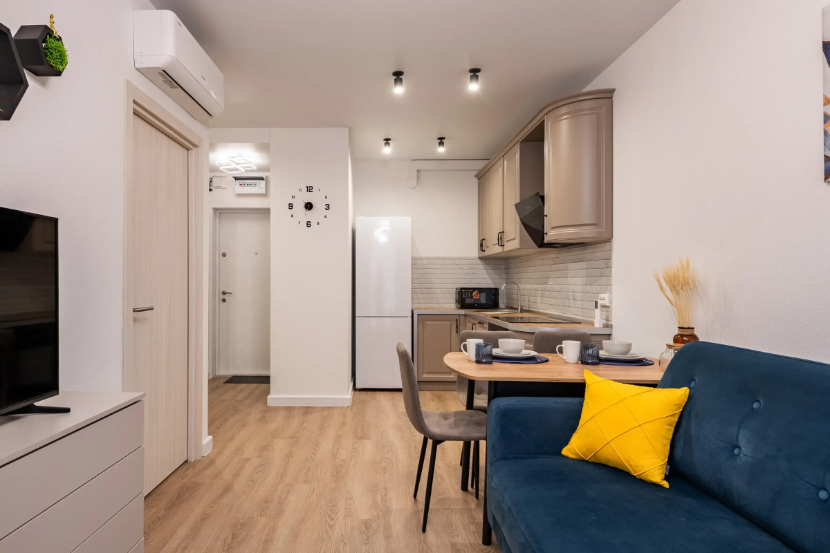 Квартира Наглый Диван