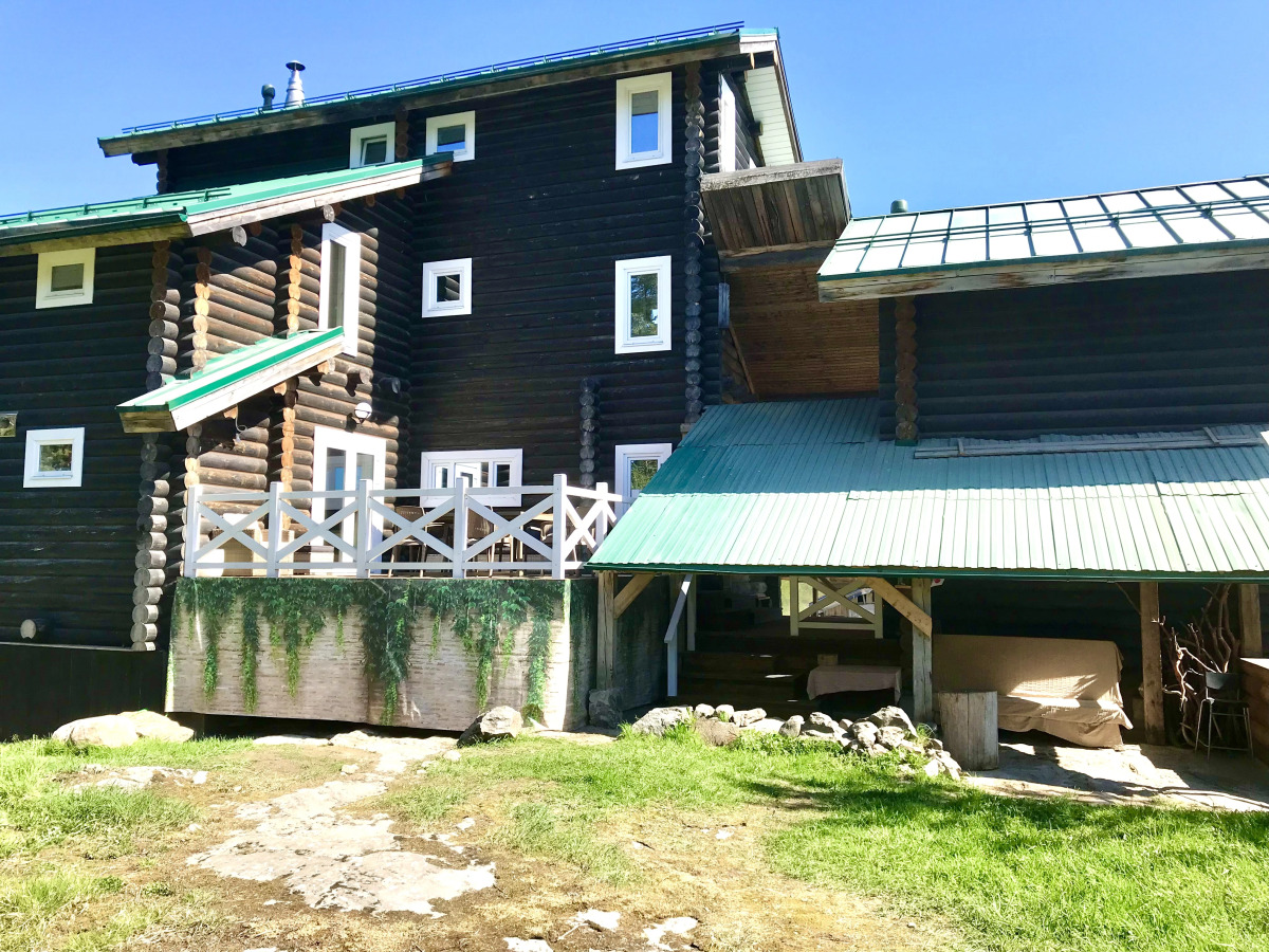 Шале на Скале с Видом на Озеро