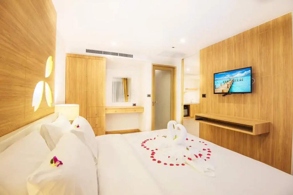 Отель Clarion Patong Beach